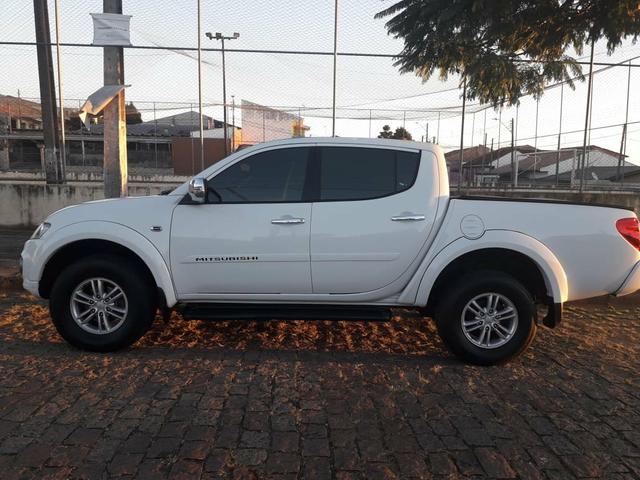 Vendo troco L200 HPE apenas 85 mil km diesel - Foto 7