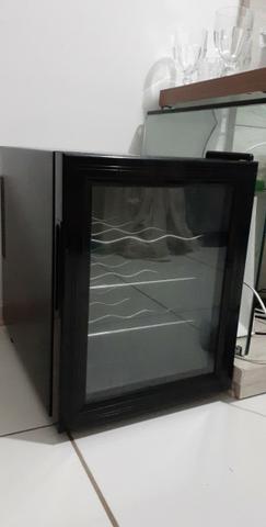 Vendo adega de vinho para 9 garrafas