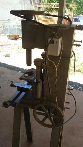 Maquinário Mecânico com Torno