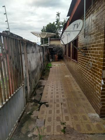 Alugo Casa no centro com espaco para comercio - Foto 6