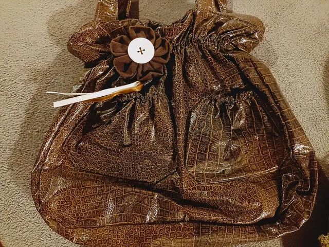 Bolsa de plástico marrom nunca usada M - Foto 3