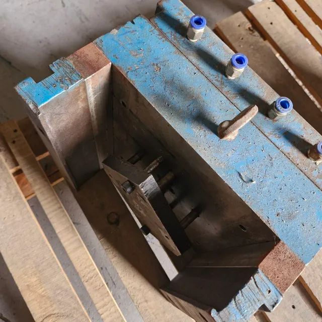 Molde de cabide de plastico com 2 cavidades e Extrator Automático - Foto 2