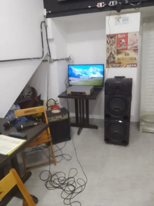Locação Som para karaokê com caixa de som e microfone