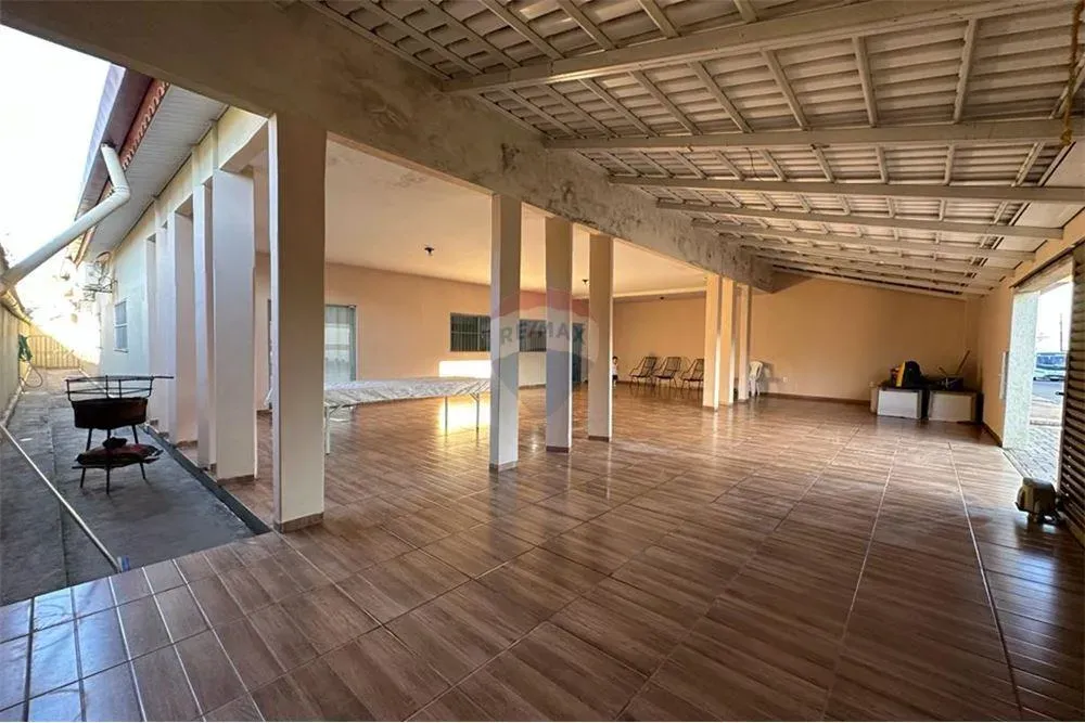VENDE CASA NO SETOR NOROESTE.