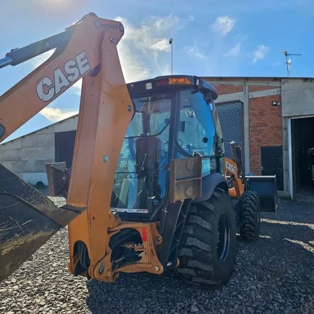 Retroescavadeira Case 580n 4x4 ano 2023 - Foto 2