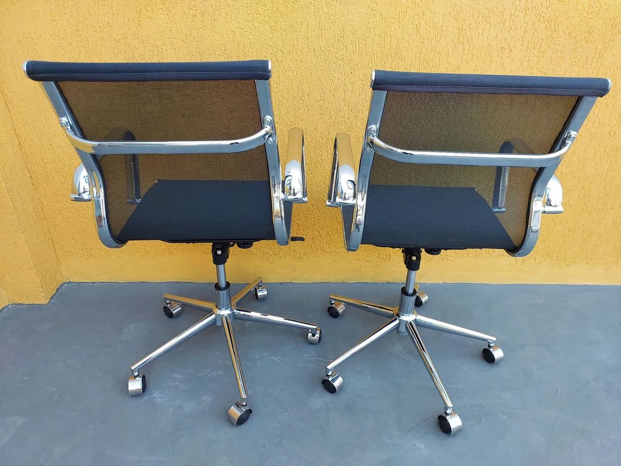 Cadeira escritorio cromada  - Foto 4