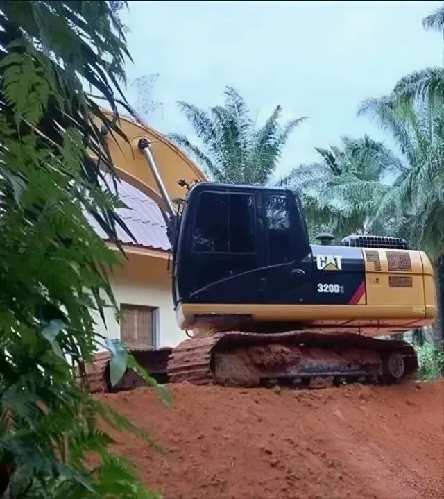 Escavadeira Hidráulica Caterpillar 320 D2 Ano 2015 - Foto 2