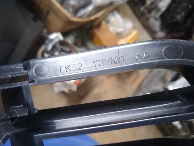 Grade inferior para-choque diant Esq Range Rover 13-21 CK5217F909
