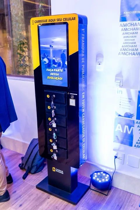 Aluguel de Totem Carregador de celular com midia digital!