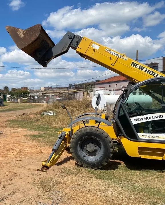 Manipulador Telescópico New Holland LM1445 ano 2013, 4x4, com 8.500 horas, em MG - Foto 2