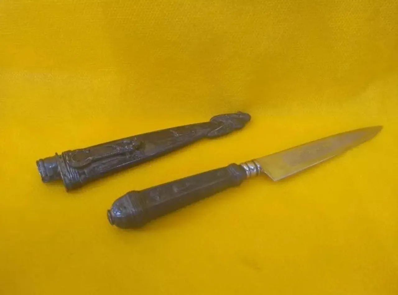 * MT Faca de Mesa Antiga com Bainha Decorada - Foto 2