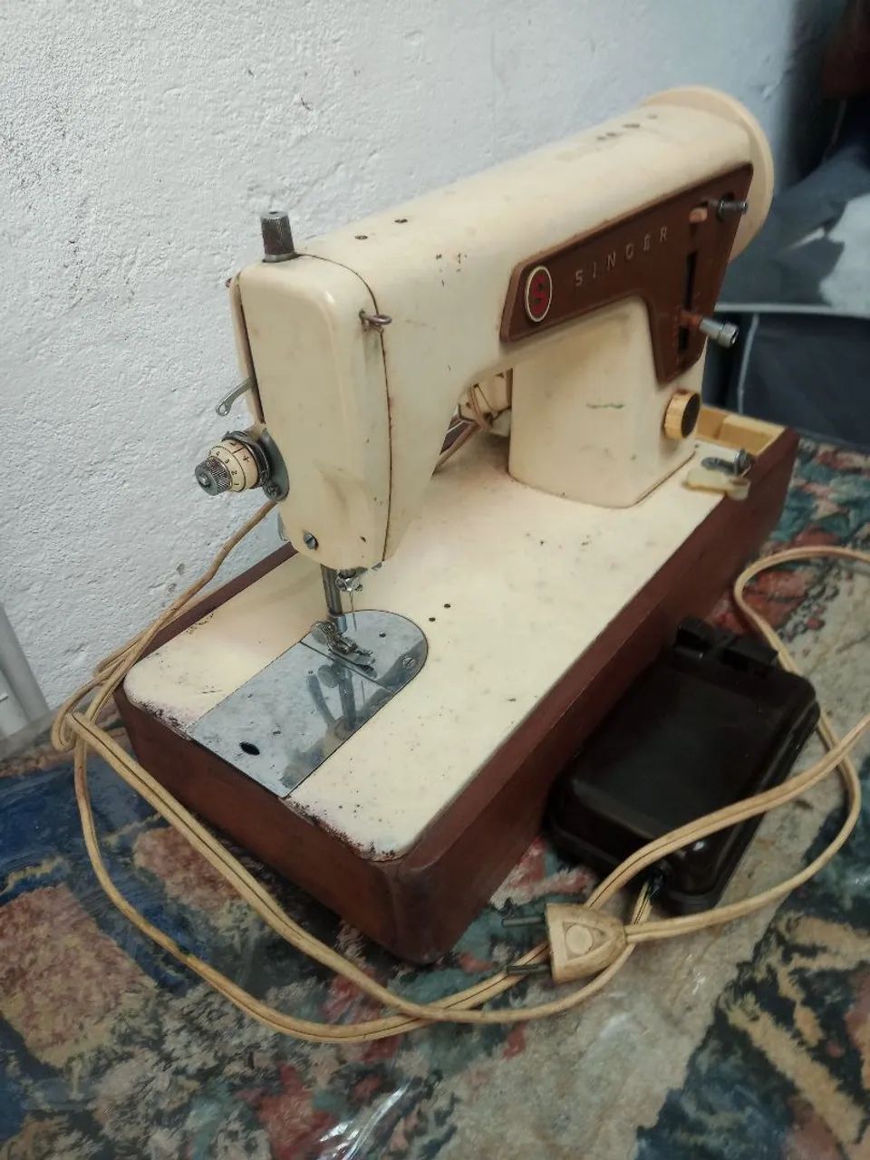 Máquina de Costura Singer - Modelo 660 Antiga - Foto 2