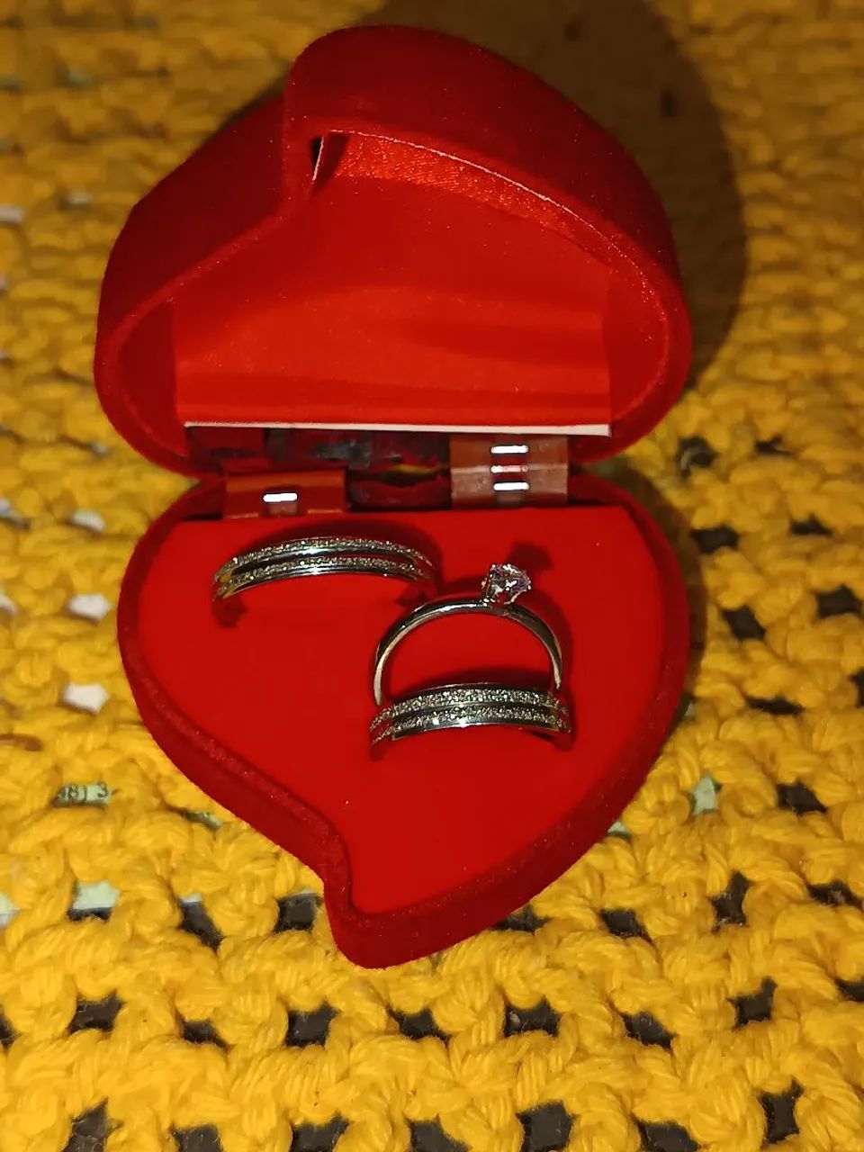 VENDO ALIANÇA DE NAMORO 