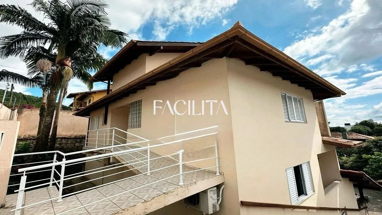 Casa com 5 quartos no bairro Trindade, Florianópolis.