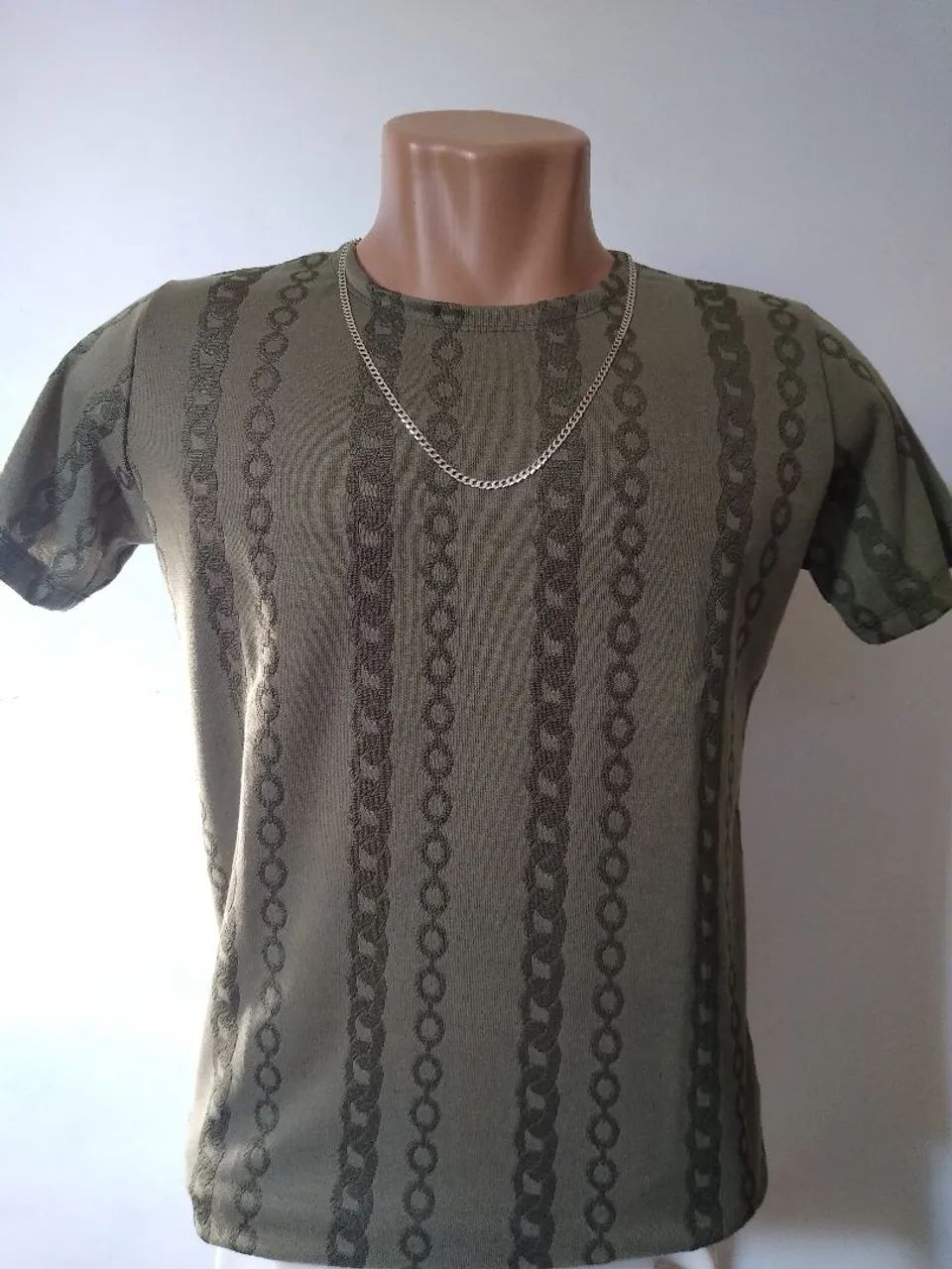 Vende-se camisetas masculinas long line novas com tecidos e cortes diferenciado,..