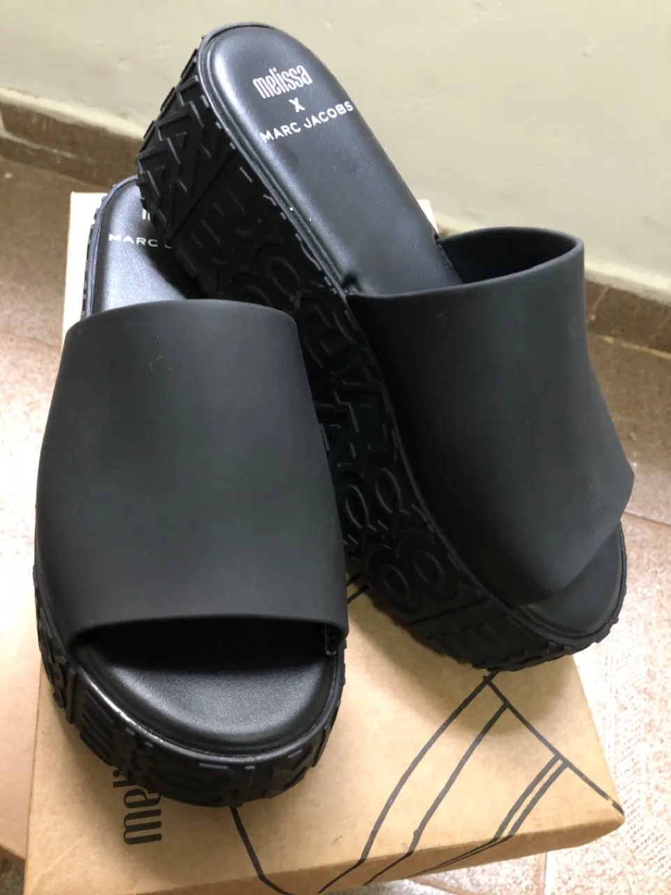 Vendo sandália Melissa