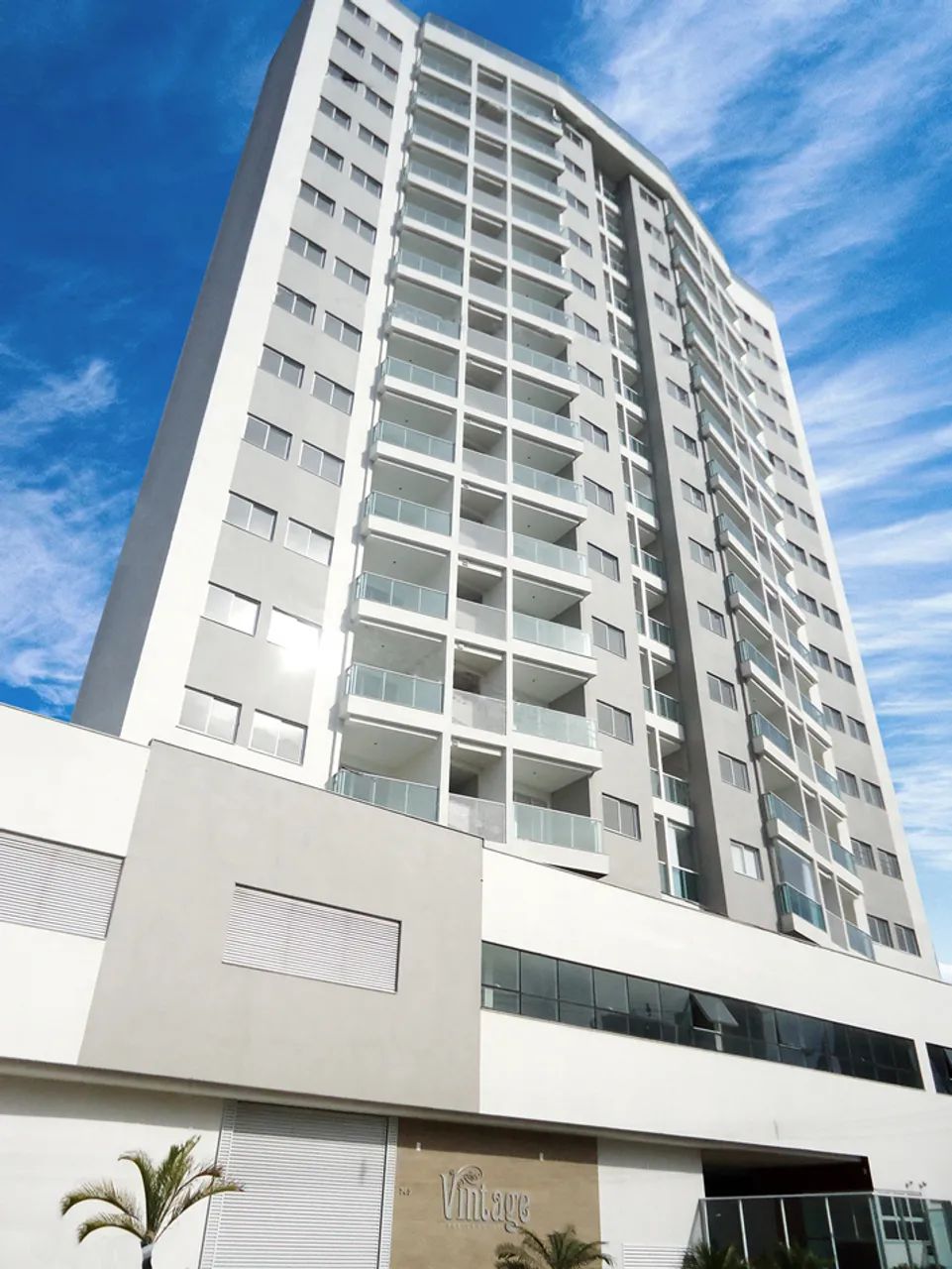 Oportunidade em Itapuã, apartamento de 2 Quartos suíte, varanda, c/ armários, 1 vaga, Laze