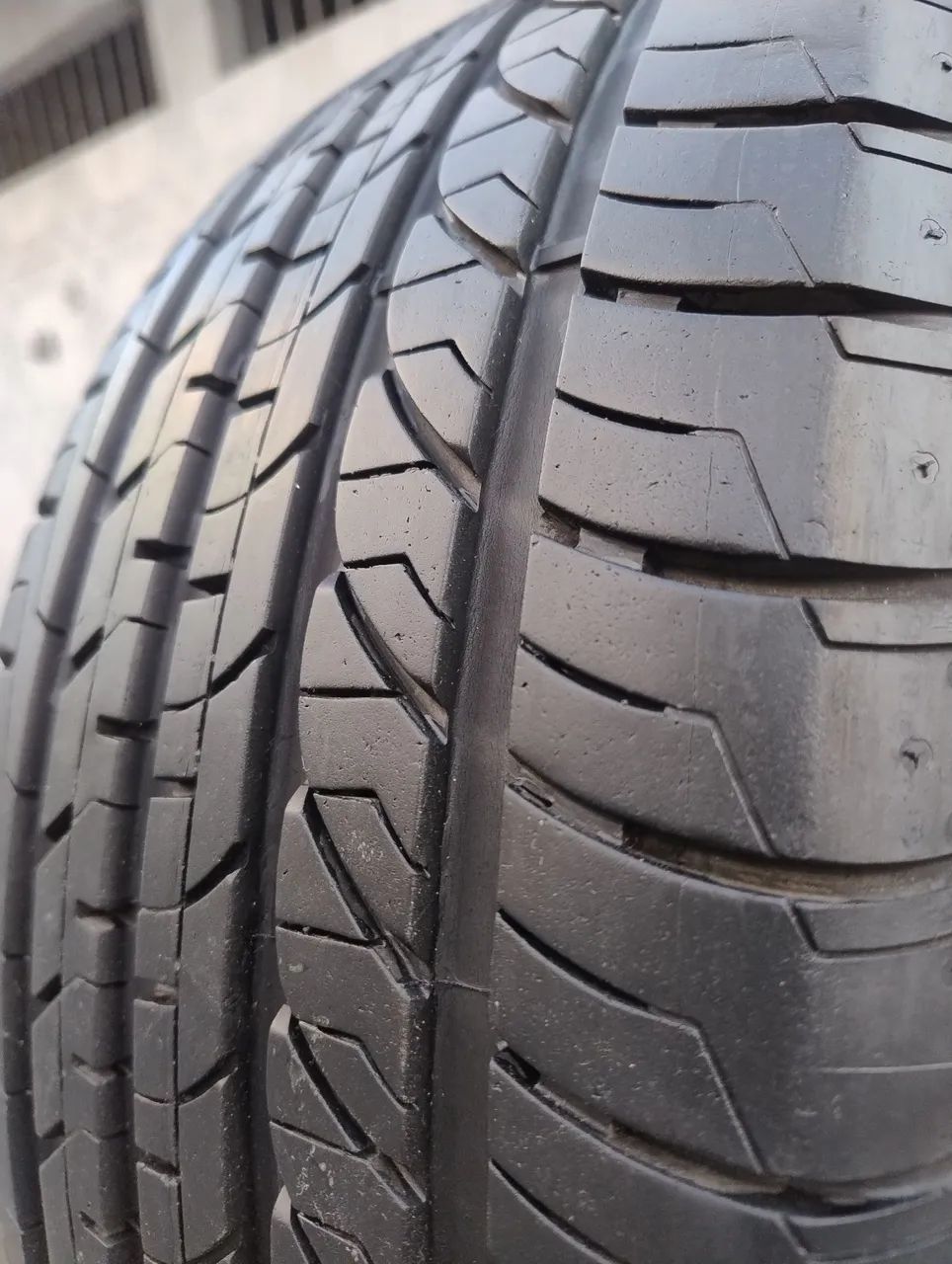 Pneu 16 -215/55R -16 Goodyear Effiicient Graip  - Foto 2