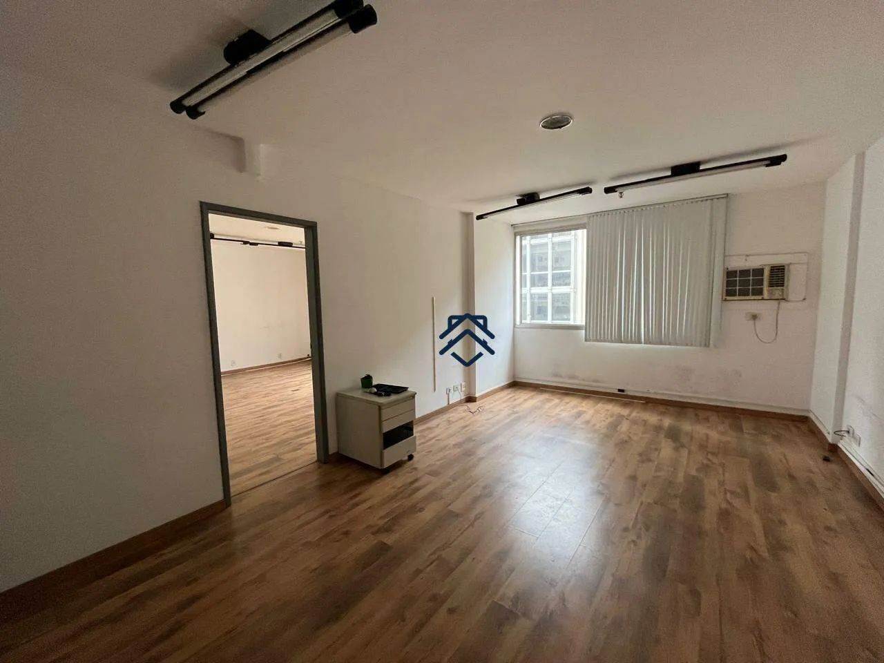 OPORTUNIDADE NO CENTRO: ANDAR COM 6 SALAS E 2 VAGAS DE GARAGEM! - Foto 7