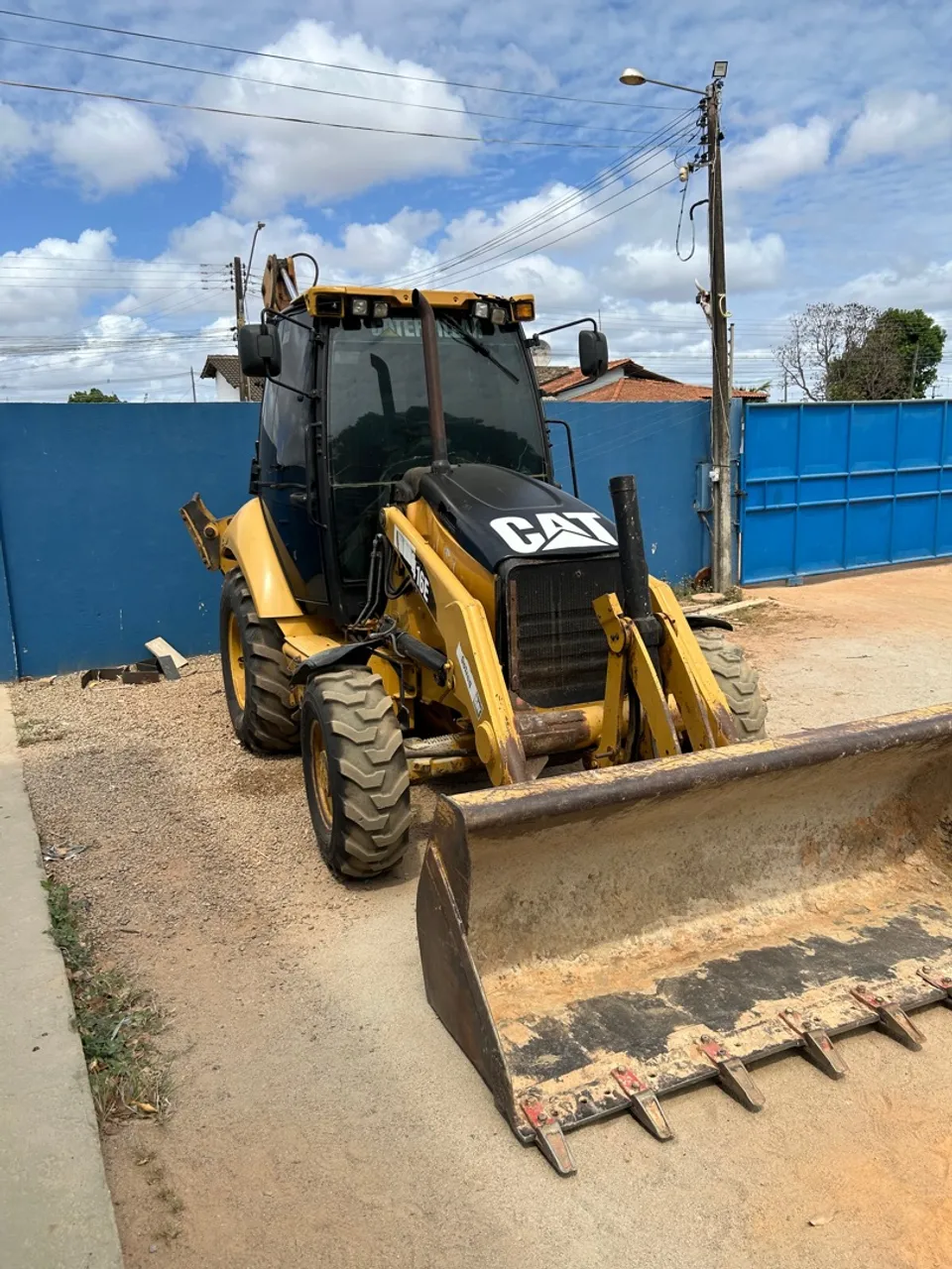 Retroescavadeira Catterpilar 416e trator 