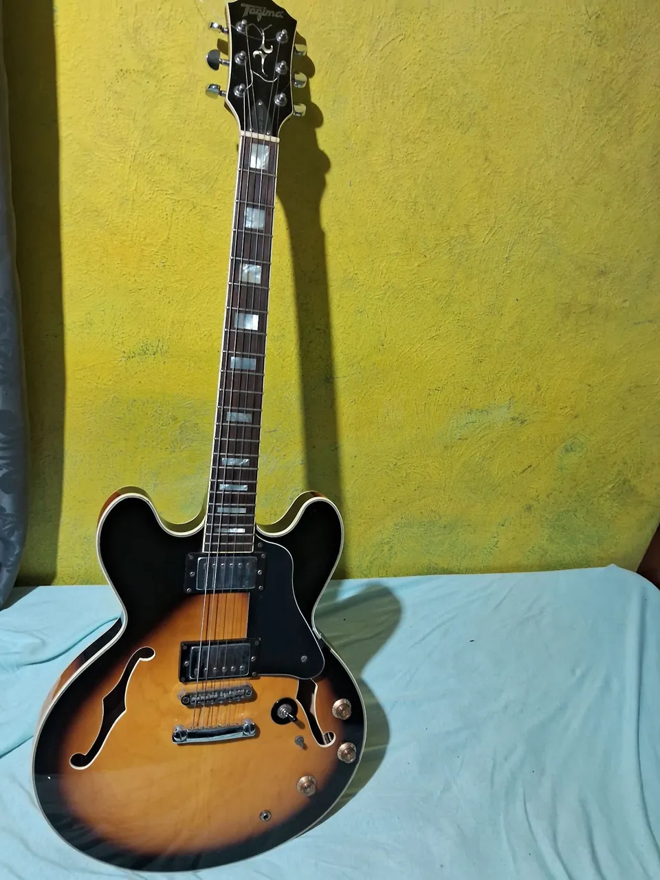 Guitarra Tagima Semi-Acústica