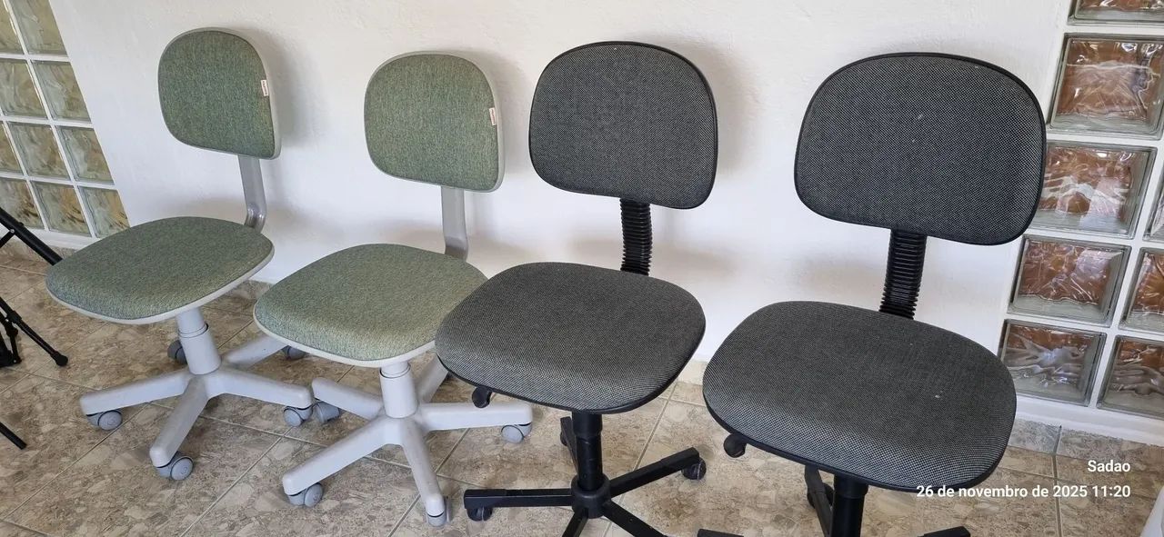 Cadeira de escritório  giratória... - Foto 2