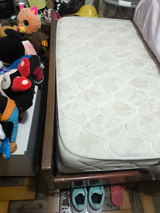 Cama antiga de solteiro de madeira maciça  - Foto 2