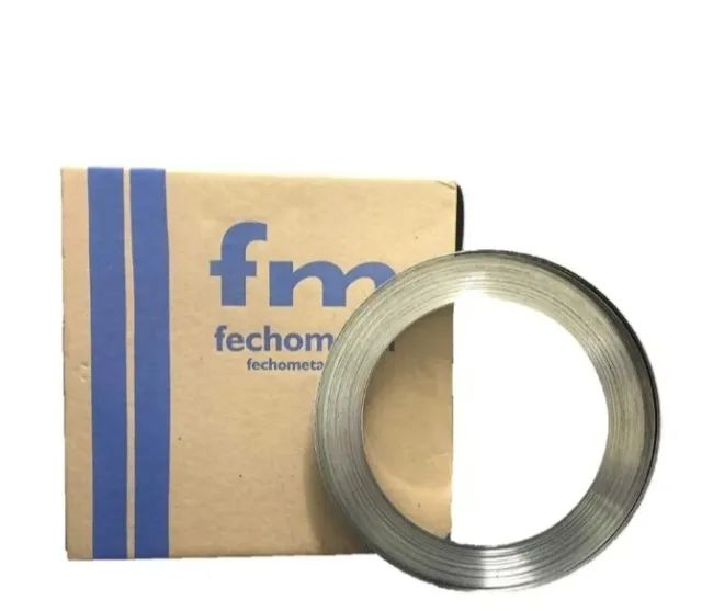 Fita de aço poste e fecho de metal.