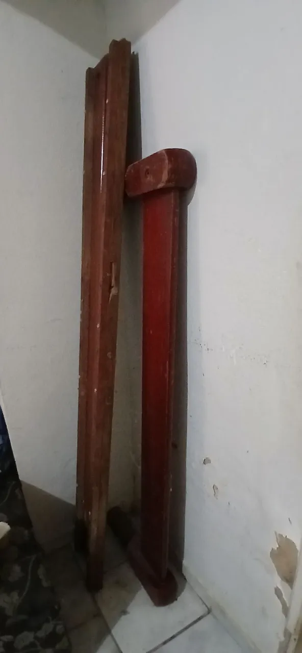 Estrutura de cama em madeira