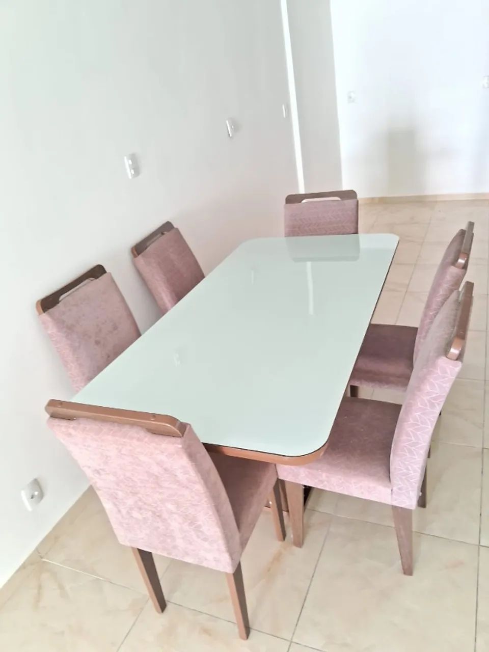 MESA DE JANTAR COM 6 CADEIRAS 
