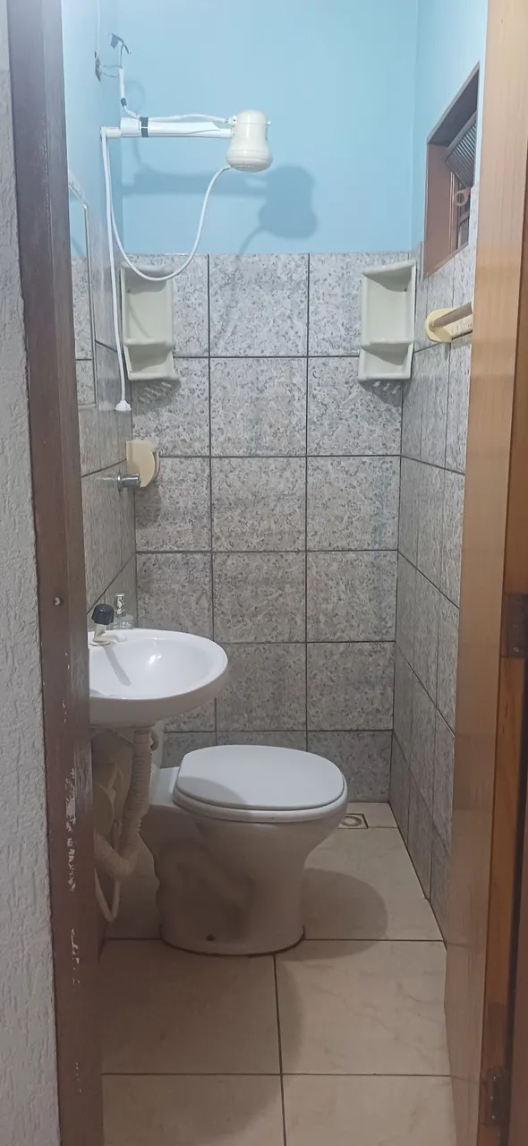 Alugo quitinetes na QNG 47 apartir de 700 reais fora água e luz.