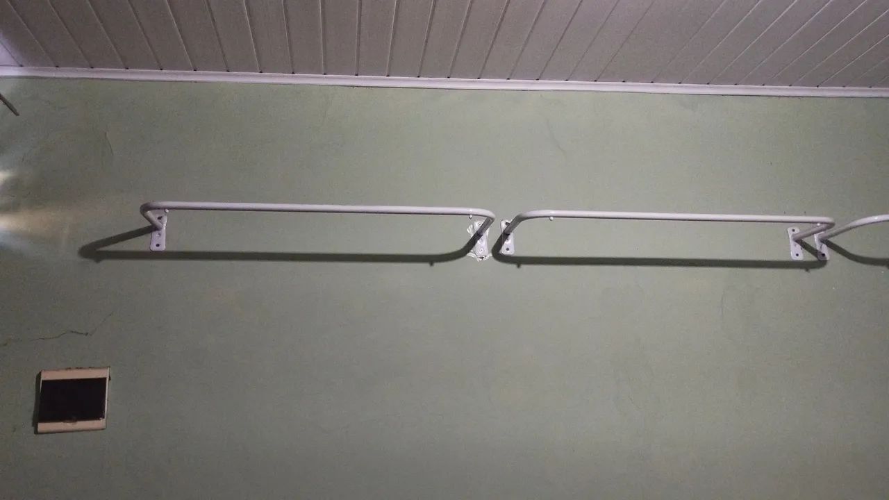 Vendo 4 Araras de parede. - Foto 3