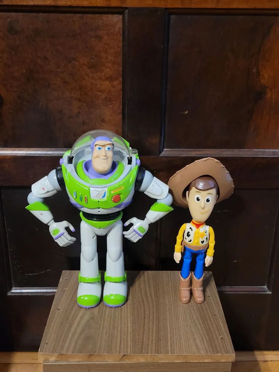 Vendo kit bonecos Buzz Lightyear não funciona+Woody que fala frases 