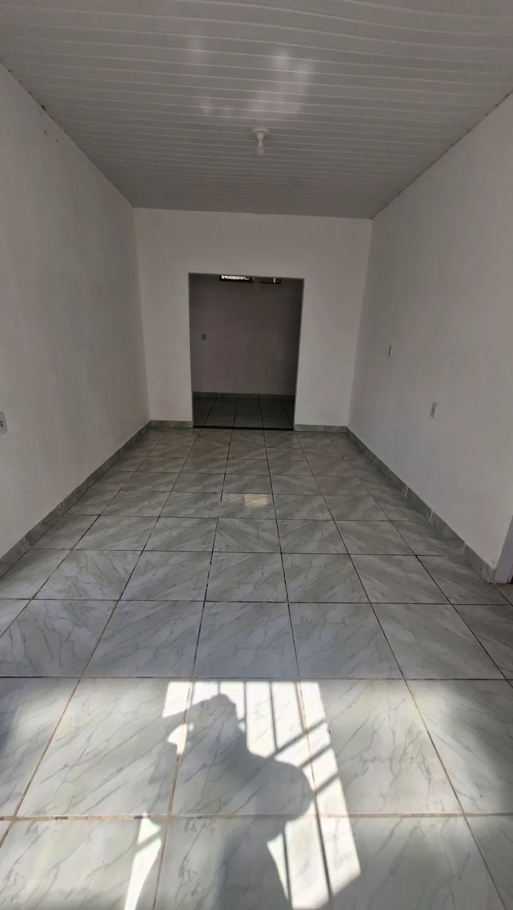 Aluga se casa no bairro 31 de MARÇO