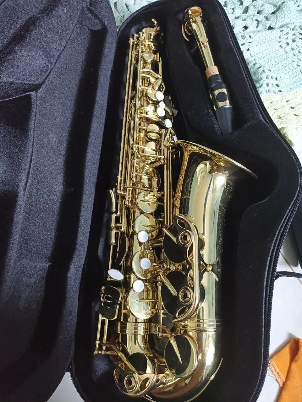 Saxofone Alto novinho - Foto 3