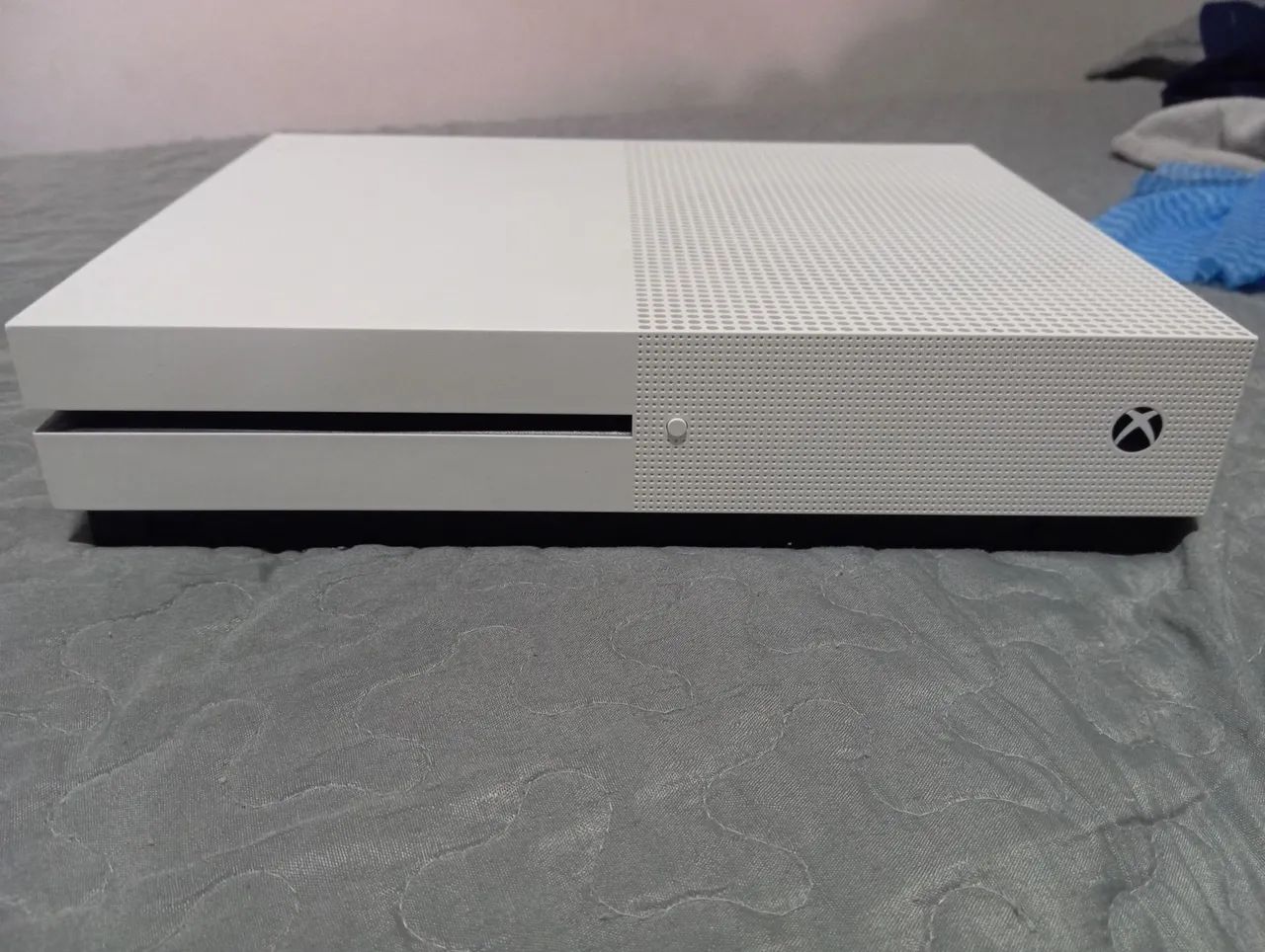 Xbox One S 1TB com controle e 2 jogos - Foto 5