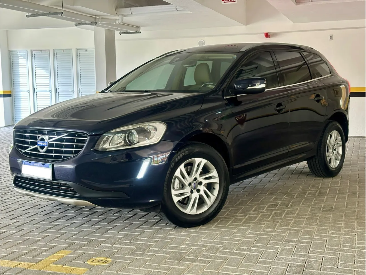 Volvo XC60 Kinetic 2016 - 245cv - 8 marchas
