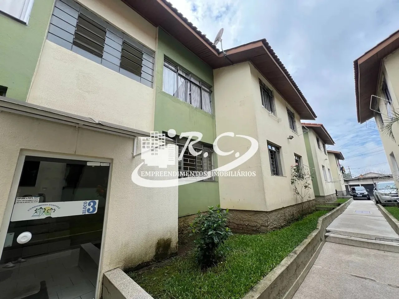 RC Imóveis aluga apartamento no Sitio Cerccado