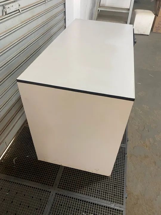 Mesa de escritores  - Foto 3