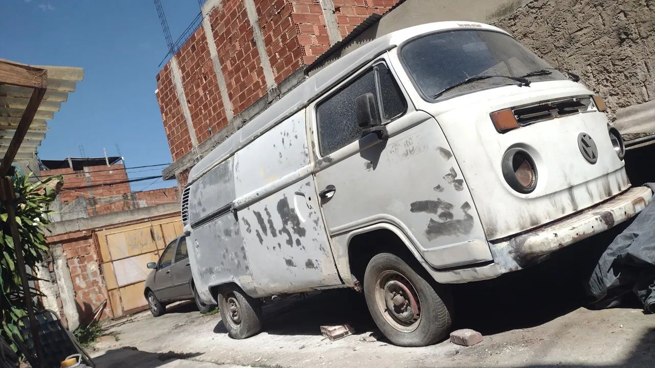Kombi furgão lê a descrição