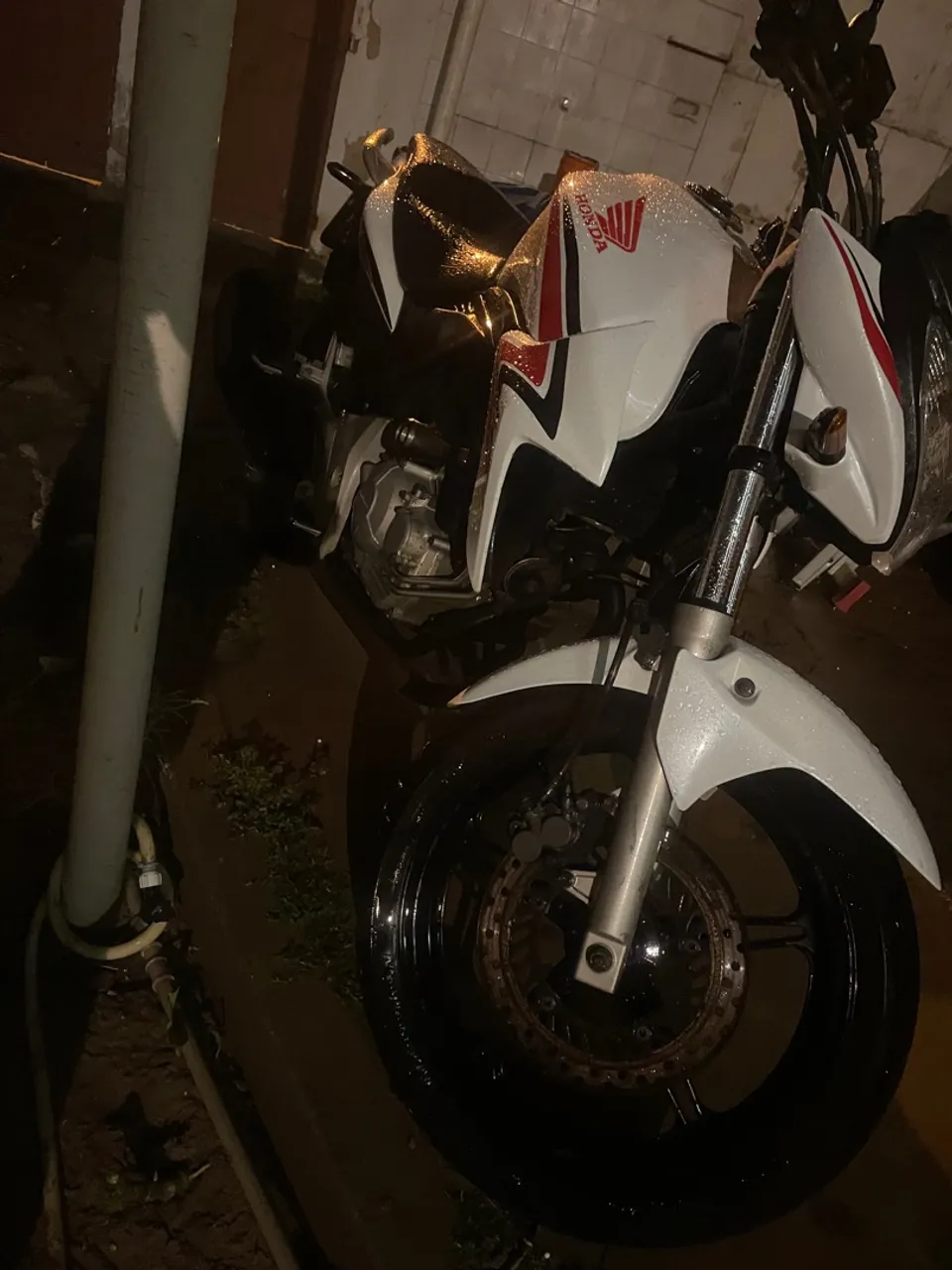 CB 300 top  . Econômica só pegar e andar ?