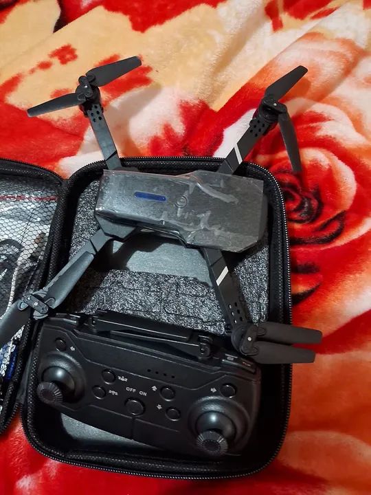 Troco Drone com Controle Remoto  por jogos de play 5  - Foto 2