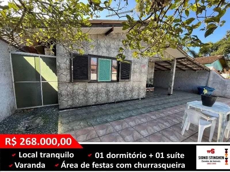 Venha conferir. Casa na praia com área de festas e suíte.