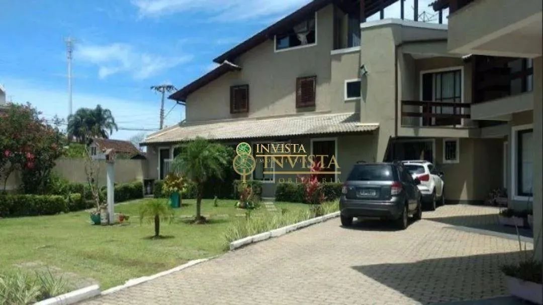 À venda | Condomínio com 1.300 m², 8 casas e espaço comercial em pleno funcionamento na La
