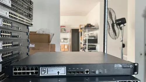 Switch Hp 5800-24g 24 Portas Gigabit /4 Sfp+ (10g) Jc100b