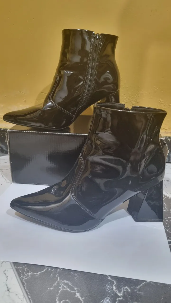 Botas de Salto Alto Preto Verniz marca Bebecê. Usada 2x número 36