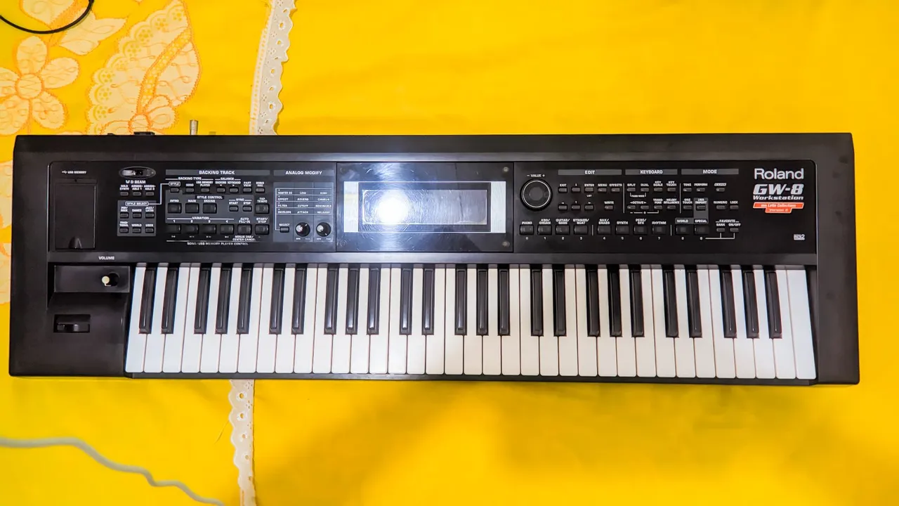 TECLADO ROLAND GW-8