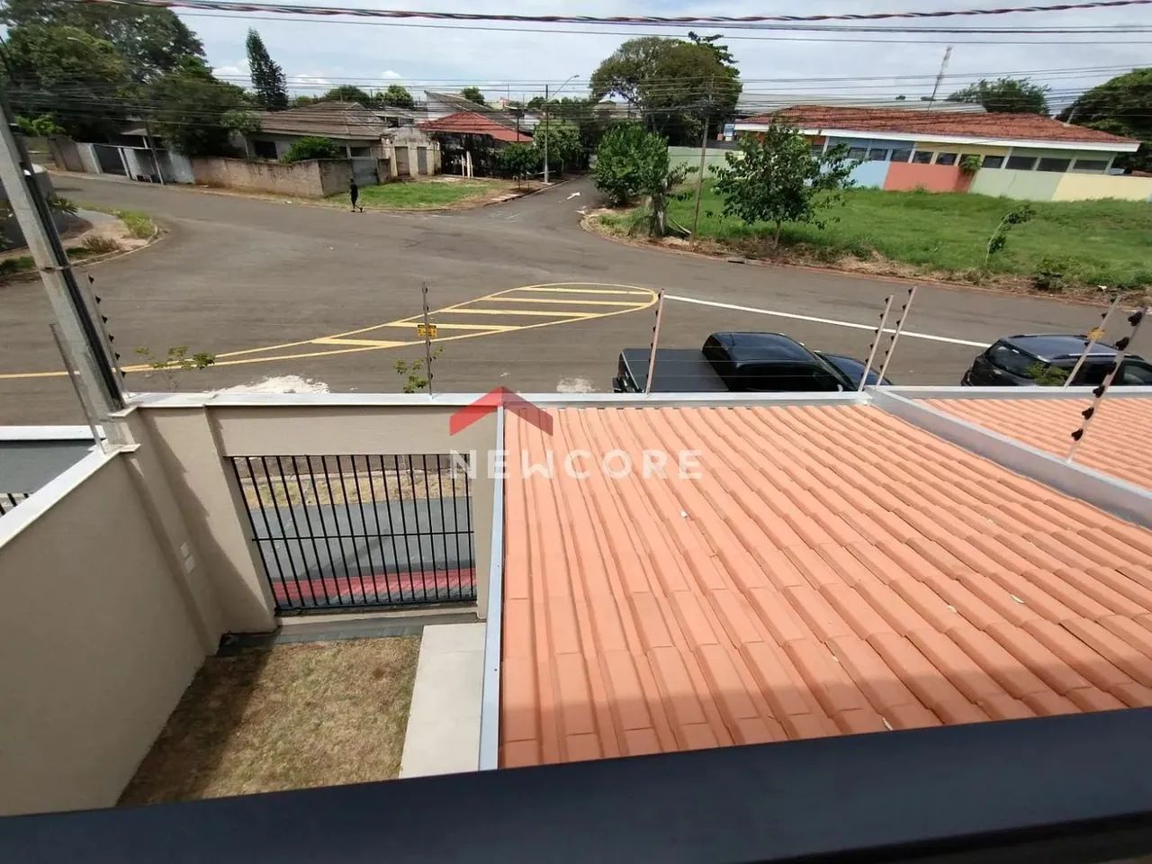 Sobrado em Rua Francisco Scoponi Carnielo - Jardim Portal dos Pioneiros - Londrina/PR - Foto 2