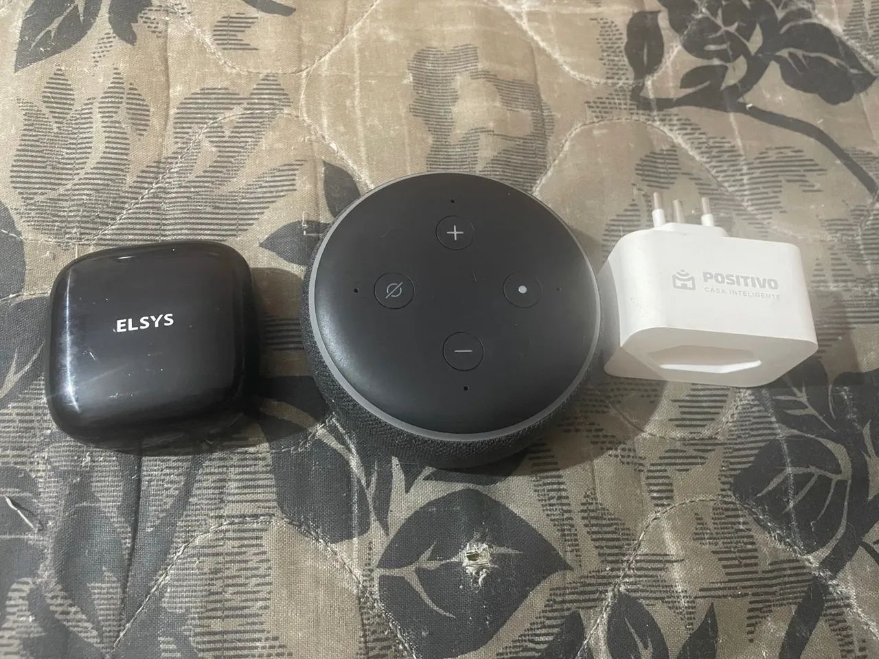 Kit Echo Dot 3 Alexa + Tomada Positivo Inteligente + Controle Universal Elsys