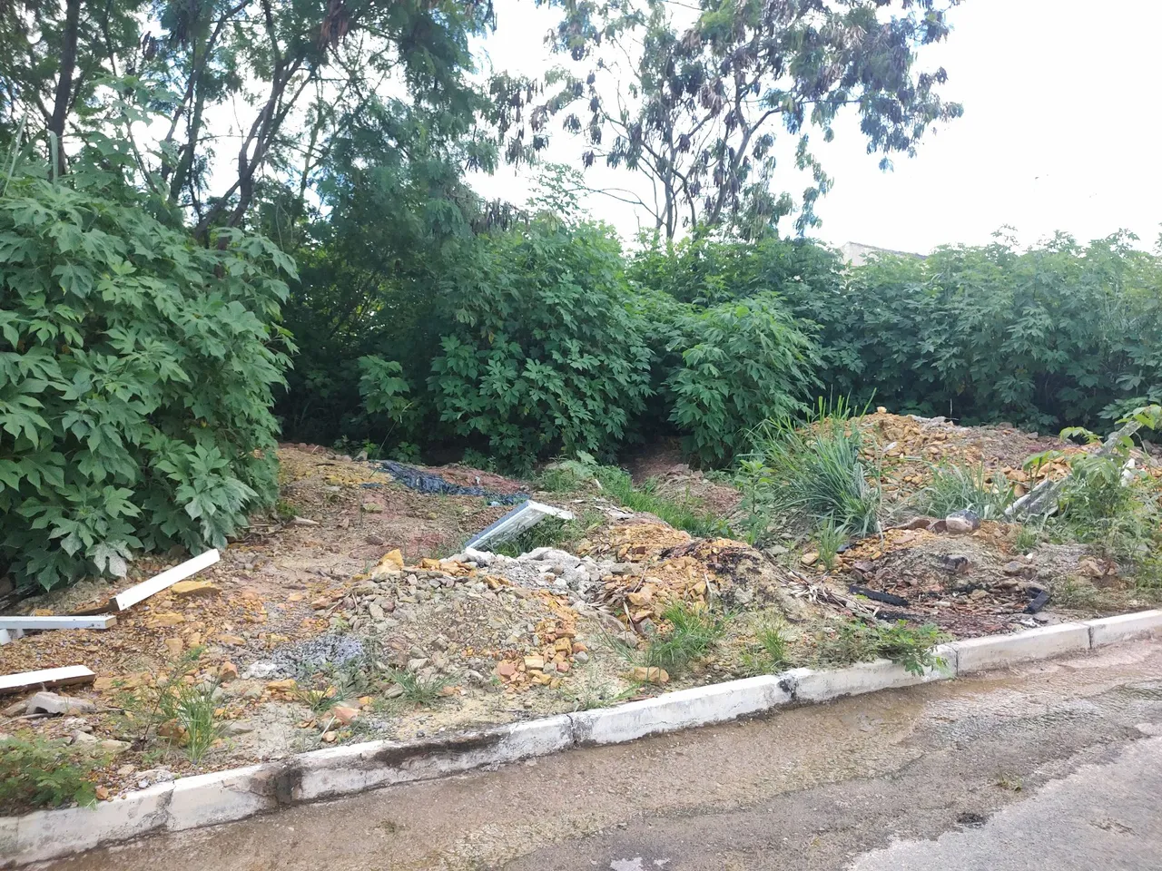 Lotes 300 metros valparaiso go próximo posto ipê